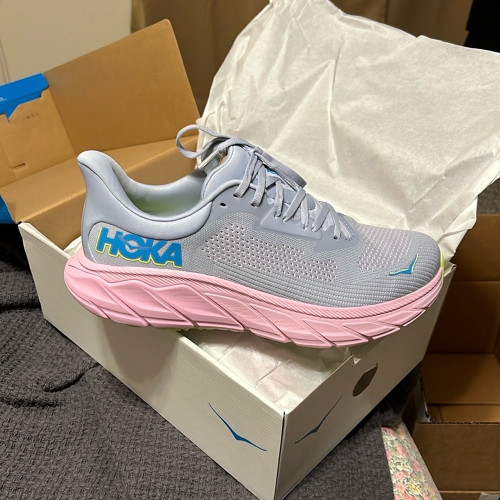 NIB Hoka Arahi 7 in Gull/Pink Twilight women’s size 10.5 wide
